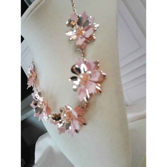 INC Rose Gold Tone Pink Flower Pearl Statement Necklace - Picture 3 of 4